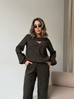 Вельветовий костюм із вирізом-сердечком